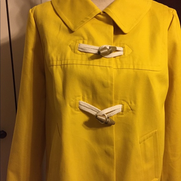 Gap very cute yellow jacket size medium - Picture 2 of 9